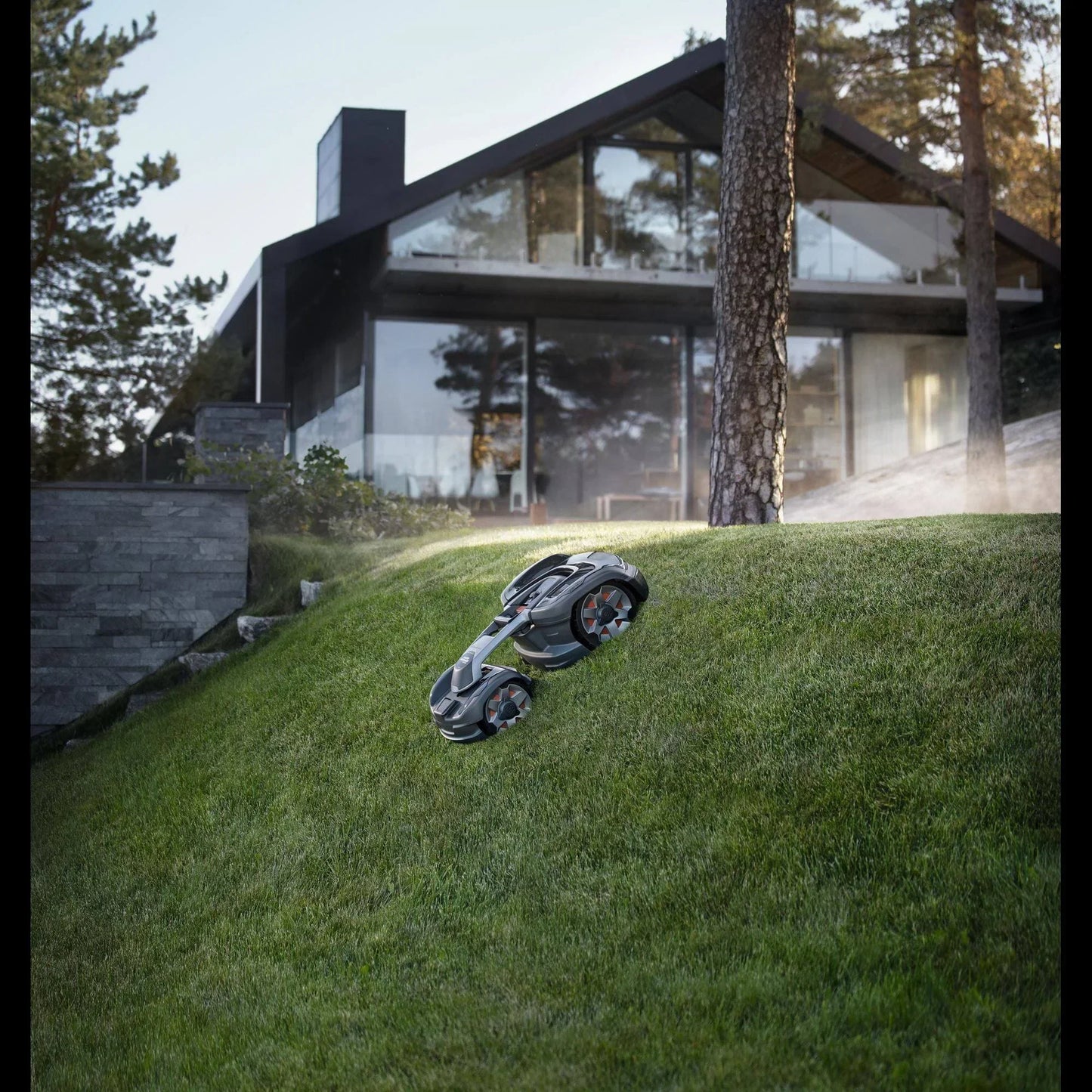 Husqvarna Automower 435X AWD X-Line Robotrasenmäher.