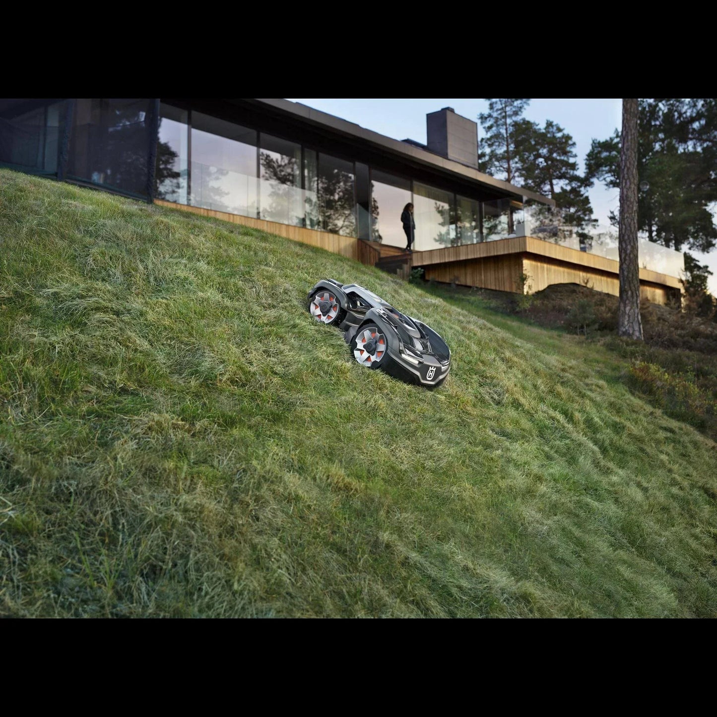 Husqvarna Automower 435X AWD X-Line Robotrasenmäher.