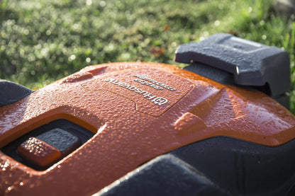 Husqvarna Automower 435X AWD X-Line Robotrasenmäher.